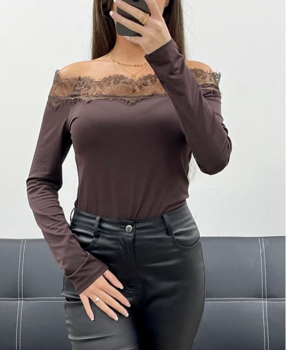 Top chocolat en dentelle