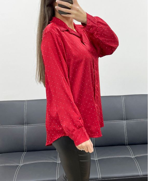 Chemise en satin cloutée rouge