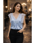 Top en satin a dentelle bleu ciel